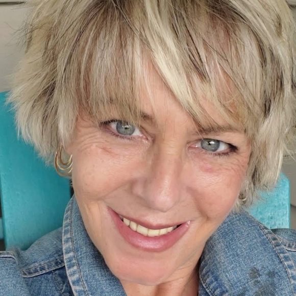 Meet your Posher, Suzzette - Picture 1 of 1